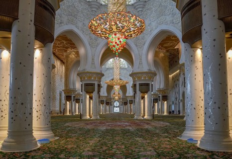 Artfully decorated interior with chandelier, Sheikh-Zayed Mosque, Prayer Room, Abu Dhabi City,