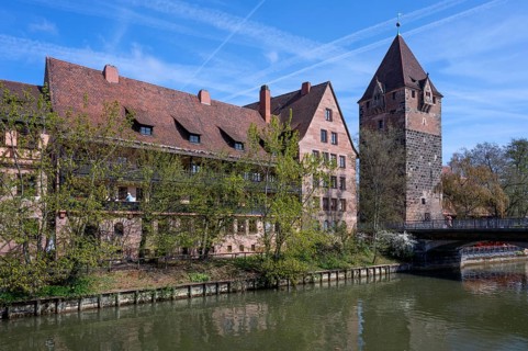 Senior citizens' residential complex Heilig-Geist-Spital an der Pegnitz, on the right the