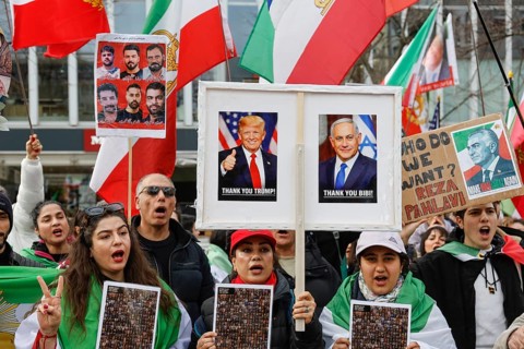 Demonstration by Iranians against the Iranian regime with pictures of thanks to Donald Trump and