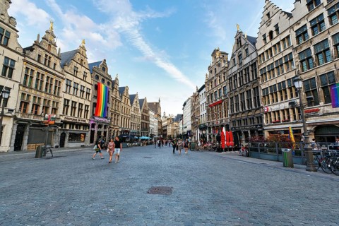 Grote Markt, passers-by, Antwerp, Flanders, Belgium