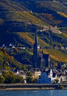 View across the Rhine from Bacharach to Lorch with the parish church of St Martin, UNESCO World