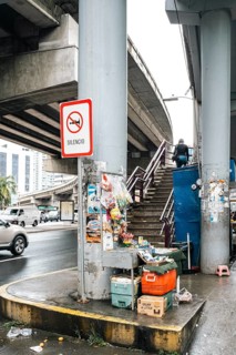 Street vendor, Av. Vasco Nuñez de Balboa, Panama City, Panama