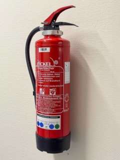 Fire extinguisher with 6 six liters of foam portable small fire extinguisher for extinguishing