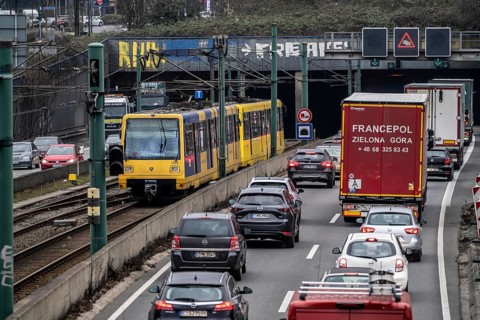 Traffic jam on the A40 motorway, in both directions, underground U18 in the middle lane, Friday,