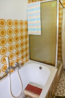 Lost Places, abandoned house, vacant building, old-fashioned bathroom, tiles from the 1970s,