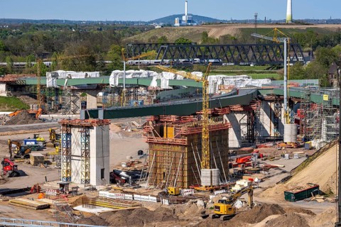 New construction of steel bridges Parts at the Duisburg-Kaiserberg motorway junction, complete