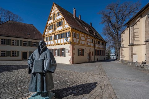 Luther sculpture, designed by Munich artist Martin Mayer, behind the former Latin school built in