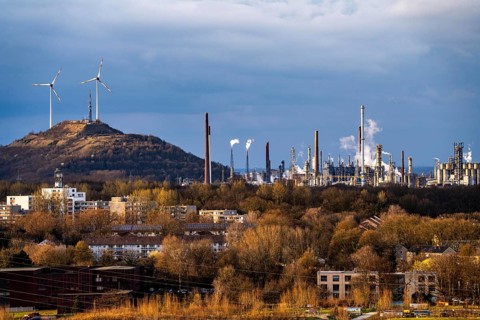 Scholven spoil tip with 2 wind turbines, right Ruhr Öl GmbH - BP Gelsenkirchen, refinery, North