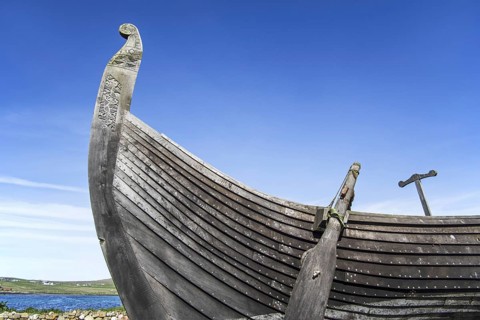 Steering oar at stern of Skidbladner, full size replica of the Gokstad ship at Brookpoint, Unst,