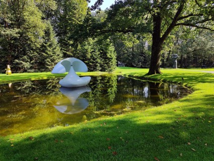 Sculpture park with the floating sculpture Sculpture flottante by Marta Pan, De Hoge Veluwe