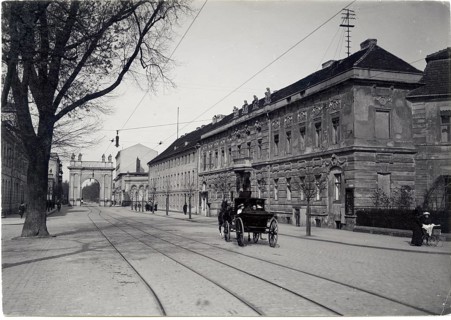 Potsdam, Berliner Straße, Berliner Tor, Alte Stadtstraße with historic buildings and a horse-drawn