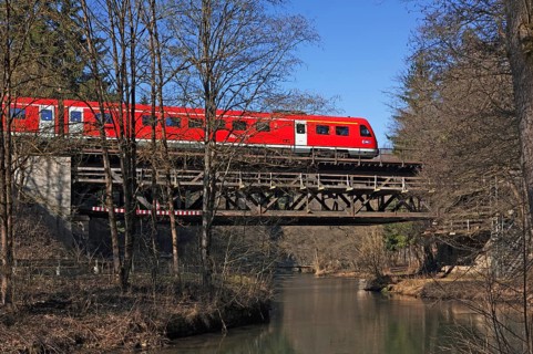 A heritage-protected railway bridge from the 19th century on the right is Pegnitz, above a regional