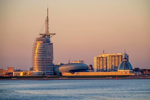 Skyline of Bremerhaven, seen over the Weser, Atlantic Sail City Hotel, Klimahaus, skyscrapers at