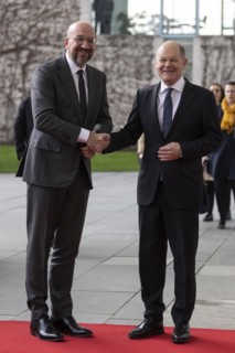 Federal Chancellor Olaf Scholz (SPD) welcomes Charles Michel, President of the European Council, at