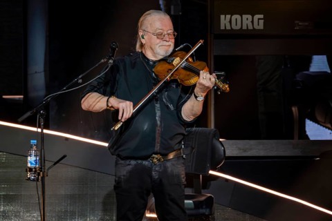 Peter David Pete Sage, violinist from Santiano live at ZAG Arena Hannover on 29.03.2026