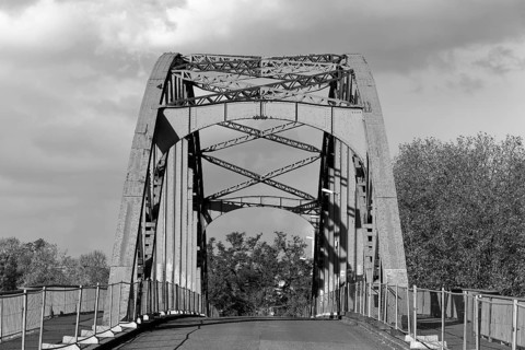 Bassin Bridge, arched truss bridge over the former Ruhrort railway harbour, built in 1907, Ruhrort,