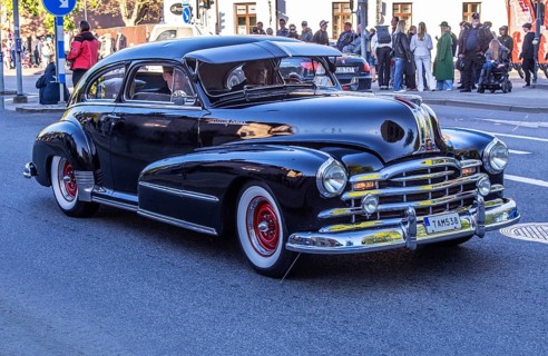 Pontiac Silver Streak 1948 oldtimer at traditional cruising with many older American cars in Ystad,