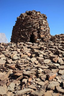 The beehive tombs of Al-Ayn are the most famous tombs in the area between the towns of Bat and
