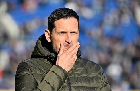 Coach Dino Toppmöller Eintracht Frankfurt SGE Portrait pensive gesture gesture PreZero Arena,