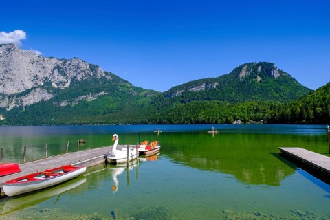 Boat rental at Lake Altaussee, Altaussee, rear Trisslwand, Salzkammergut, Styria, Austria