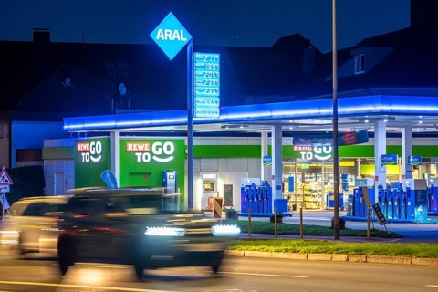 Gas station, high fuel prices due to the war in the Middle East, display board, Aral gas station,