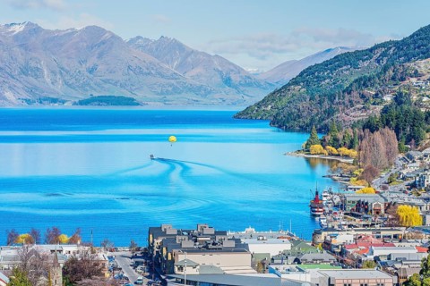 View of Queenstown and lake Wakatipu, Queenstown, South Island, New Zealand