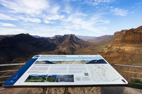 Degollade de las Yeguas viewpoint with views of the Barranco de Fataga, Gran Canaria, Canary