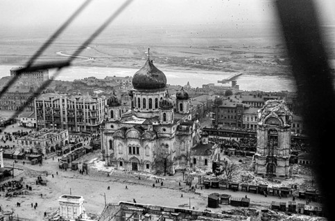 Historische Luftaufnahme, Das von deutschen Truppen besetzte, schwer zerbombte Rostow am Don,