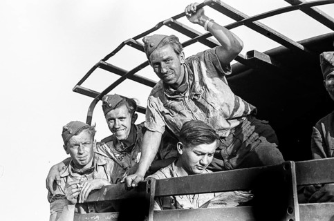 Historische Luftaufnahme, Gesichter des zweiten Weltkrieges, Deutsche Luftwaffensoldaten in einer
