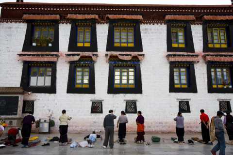 People Bow before the Jokhang Temple