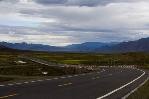 Sky and Mountain in Tibet
