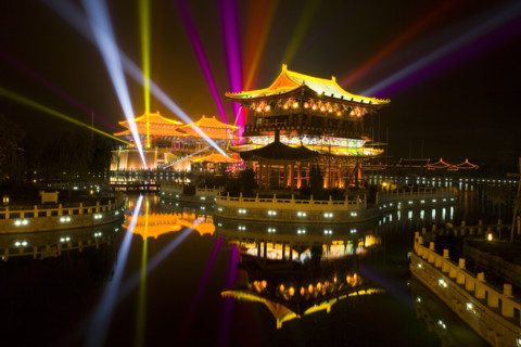 Qingming Riverside Landscape Garden in Kaifeng city