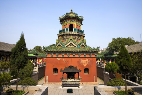 Qingming Riverside Landscape Garden in Kaifeng city