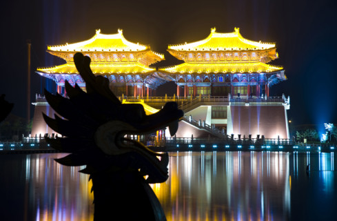 Qingming Riverside Landscape Garden in Kaifeng city