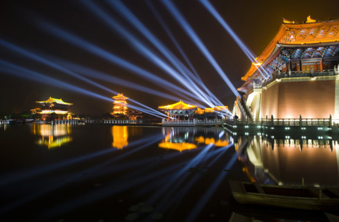 Qingming Riverside Landscape Garden in Kaifeng city