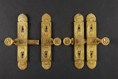 Deux paires de targettes provenant du palais des Tuileries