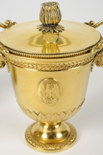 Pots à crème aux Armes de Madame Mère (détail)