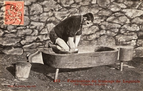 Fabrication du fromage de Laguiole
LAGUIOLE