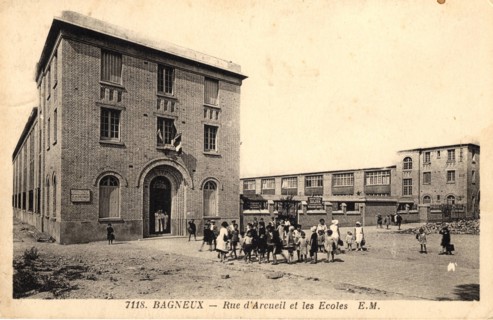 Bagneux,
School