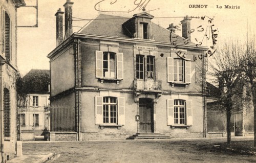 Ormoy,
Town hall