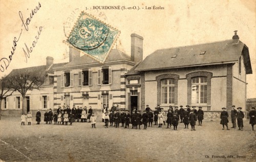 Bourdonne,
School