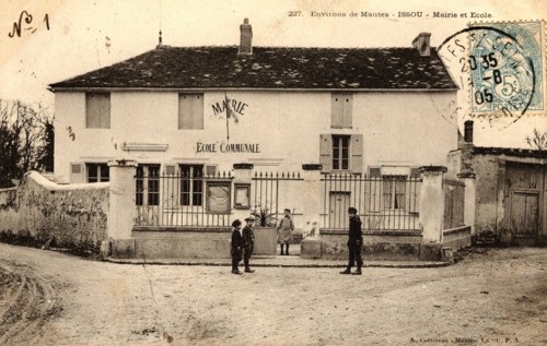 ISSOU,
Mairie et école