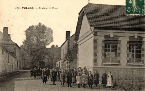 VOLGRE,
Mairie et école