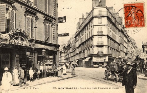 Angle des rues Fontaine et Douai à Paris