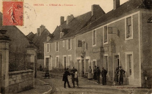 DRUYES-LES-BELLES-FONTAINES