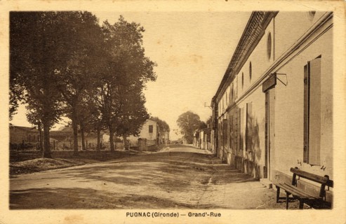 PUGNAC. Département : Gironde (33). Region: Nouvelle-Aquitaine (formerly Aquitaine)