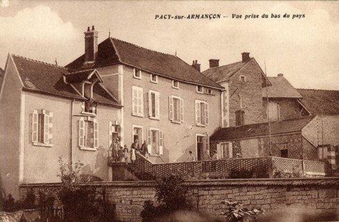 PACY-SUR-ARMANCON. Département : Yonne (89). Region: Bourgogne-Franche-Comté (formerly Bourgogne)