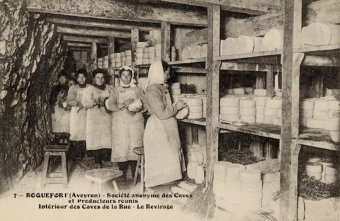 Roquefort-sur-Soulzon. Les caves à fromages.