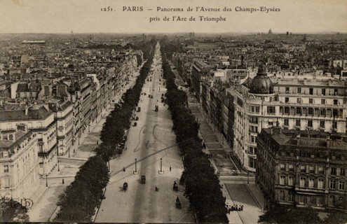 Paris, L'Avenue des Champs-Elysées depuis l'Arc de Triomphe