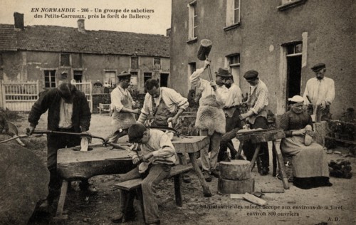 Un groupe de sabotiers des Petits-Carreaux, en Normandie